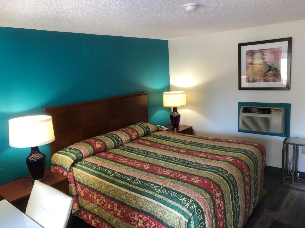 Econo Lodge Georgetown Bagian luar foto