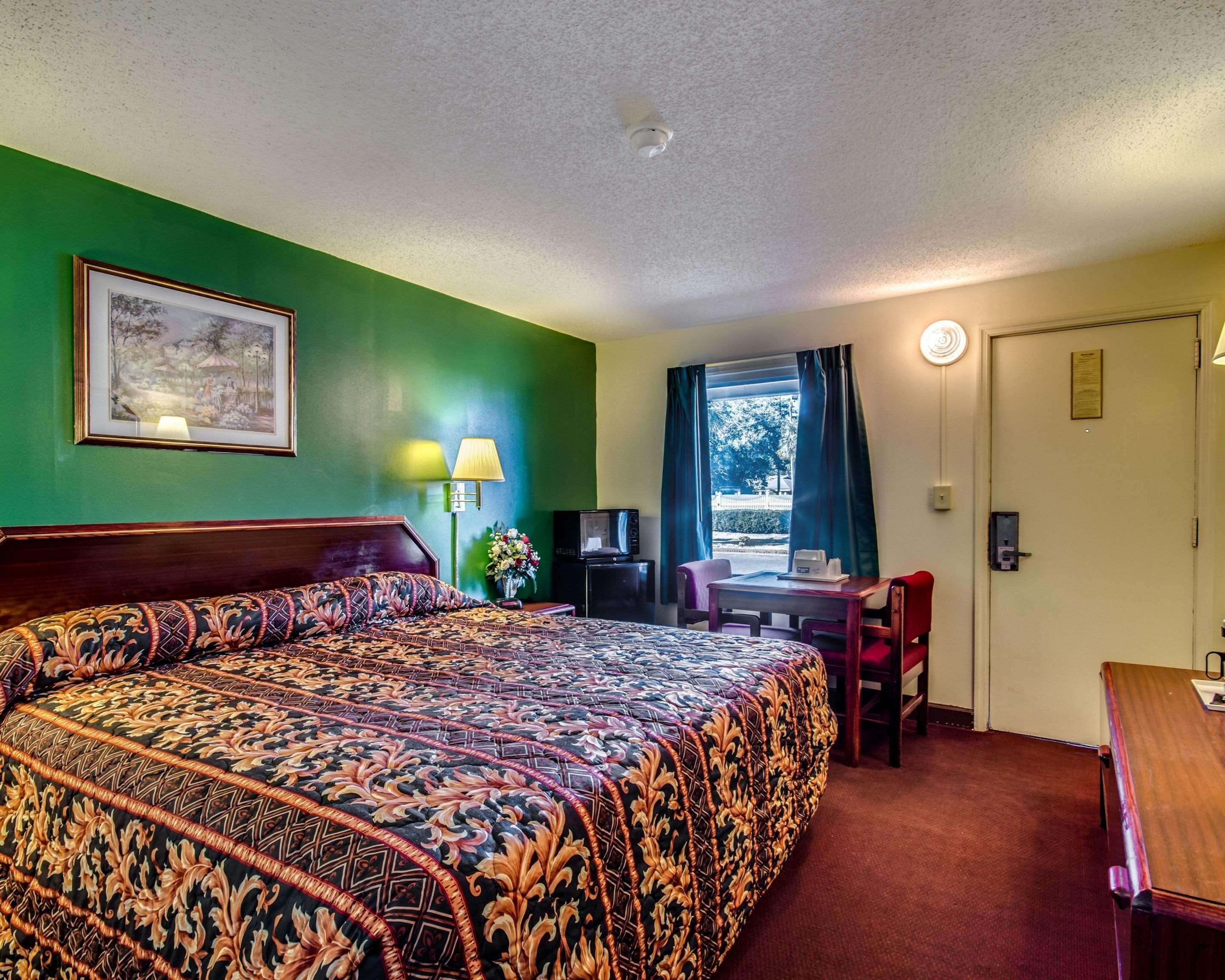 Econo Lodge Georgetown Bagian luar foto