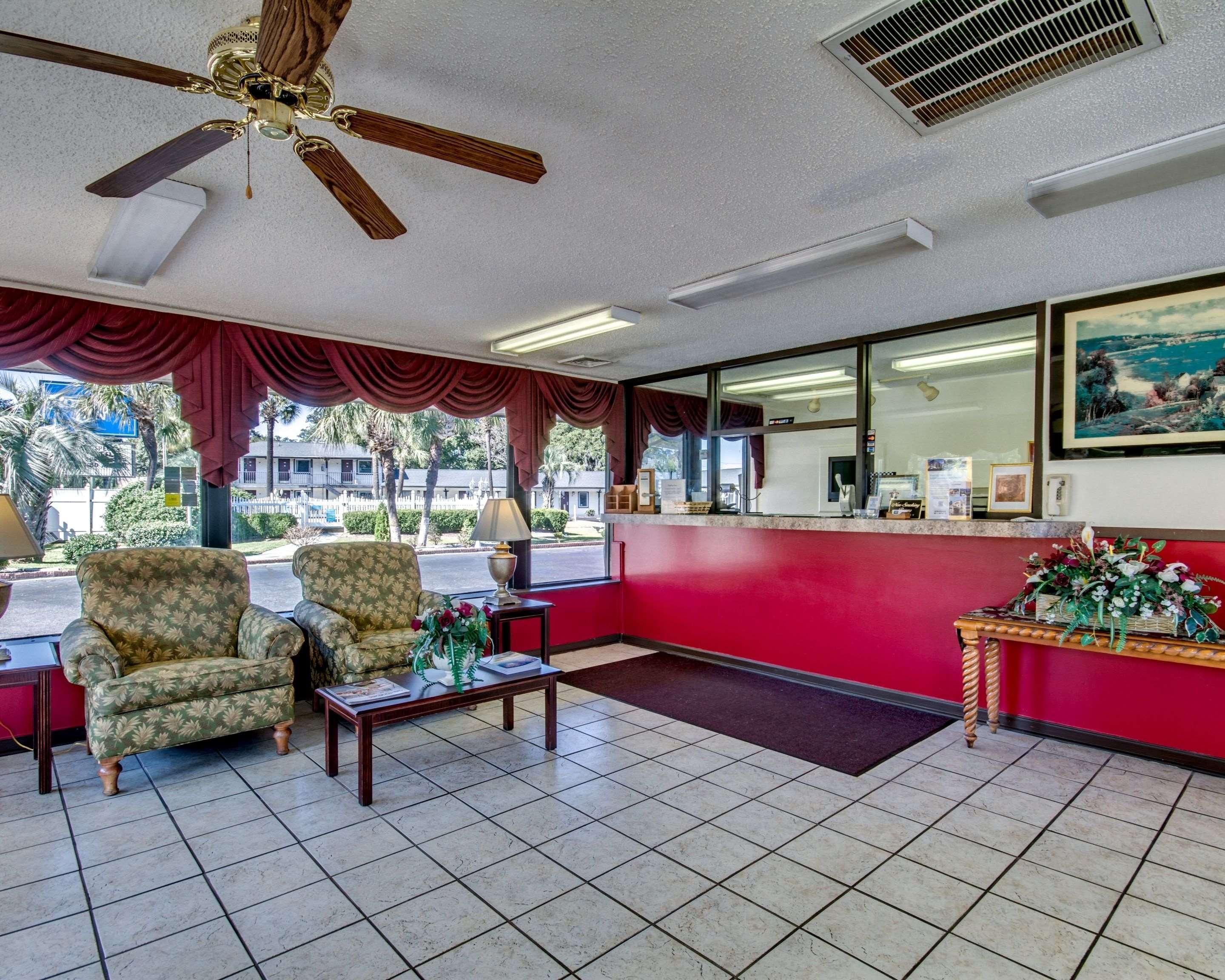 Econo Lodge Georgetown Bagian luar foto